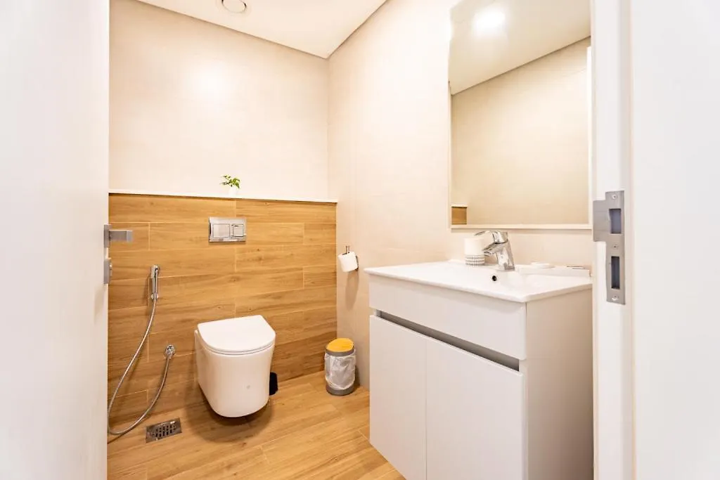 Апартаменты Rahaloft Bliss 2Br Withcity View Etihadairwayscentre Абу-Даби